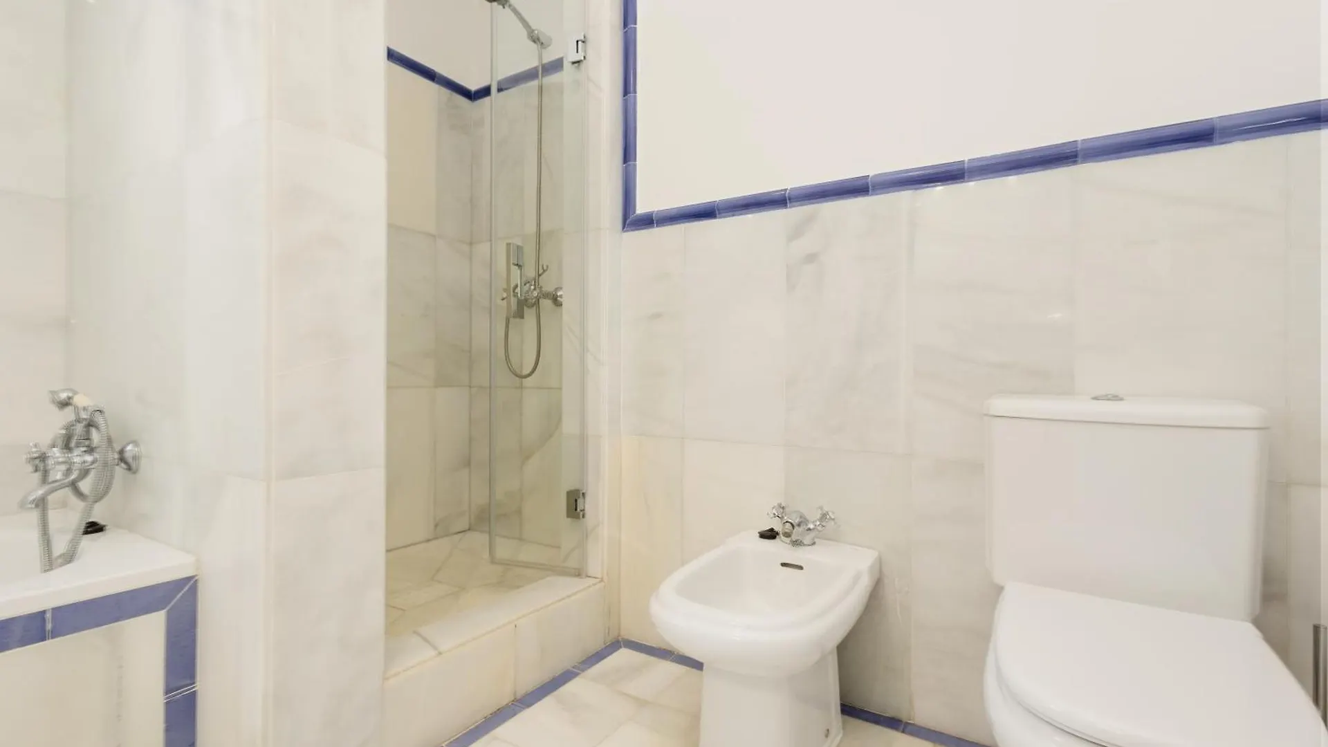 Апартаменты Apartment, With Private Terrace And In Beachfront Urbanization With Heated Pool, In Casares Costa