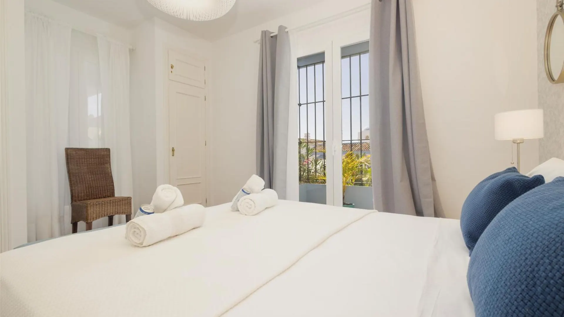 Apartment, With Private Terrace And In Beachfront Urbanization With Heated Pool, In Casares Costa Апартаменты