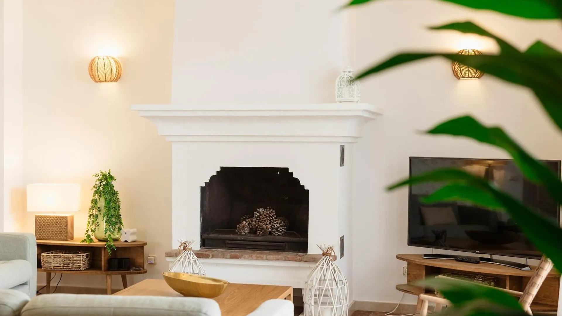 Апартаменты Apartment, With Private Terrace And In Beachfront Urbanization With Heated Pool, In Casares Costa Испания