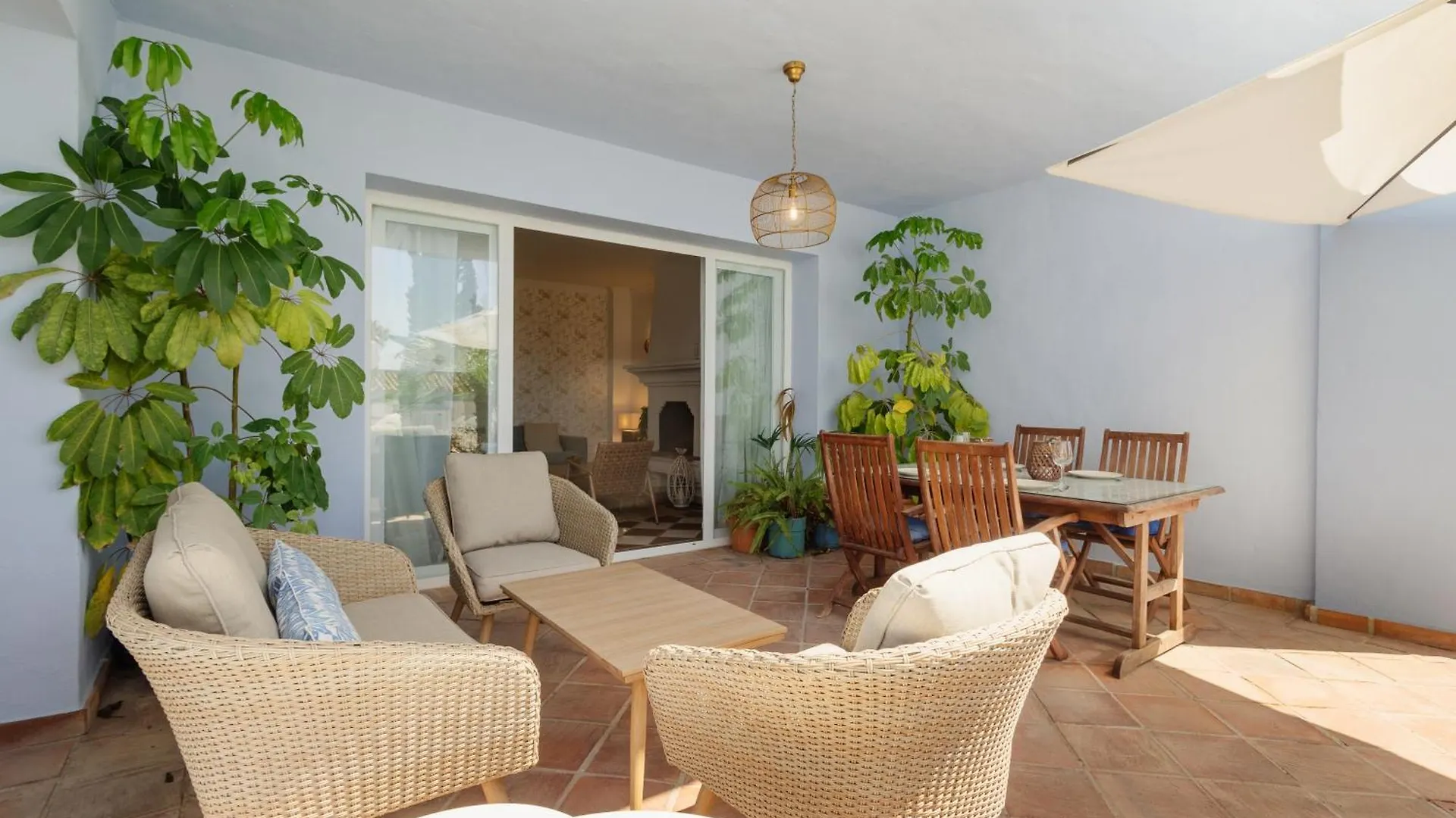 Apartment, With Private Terrace And In Beachfront Urbanization With Heated Pool, In Casares Costa Апартаменты